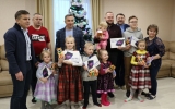 Вихованці  двох житомирських  ДБСТ отримали новорічні подарунки