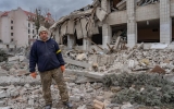 Dentro de la ciudad ucraniana bombardeada, donde soldados y civiles se preparan para un ataque ruso