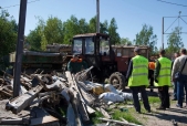  Відсьогодні житомирські комунальники почали розчищати вулицю Шухевича та проспект Миру, де авіаударами пошкоджено 35 будинків