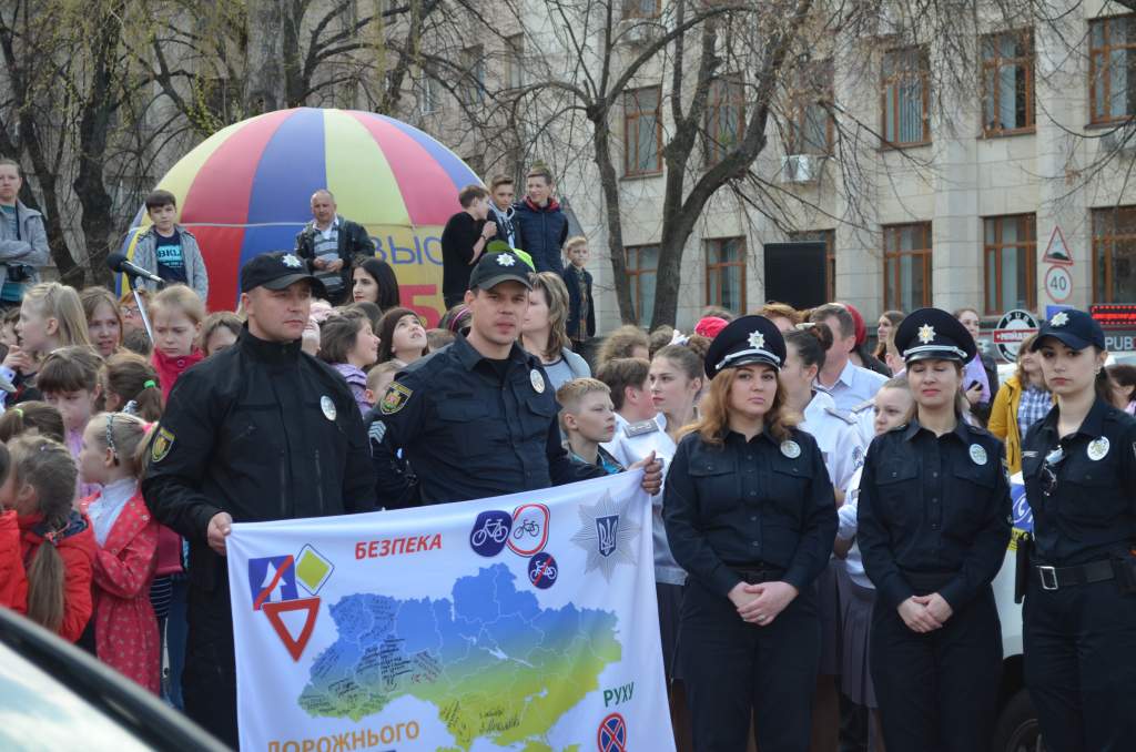 Школярів долучили до акції з безпеки дорожнього руху. Фоторепортаж