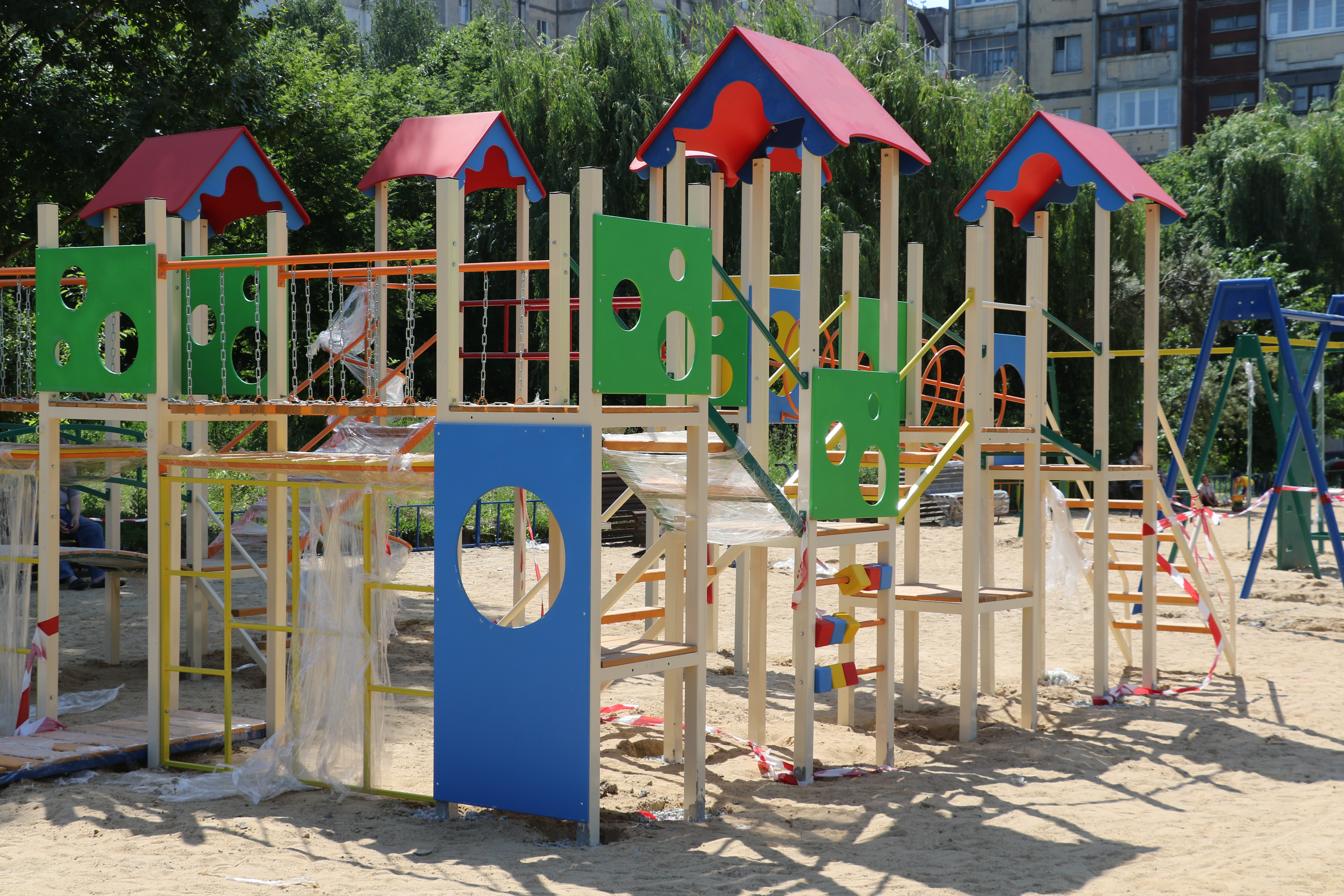 На Бульварі Польському облаштовується дитячий майданчик «Моя дитяча мрія»