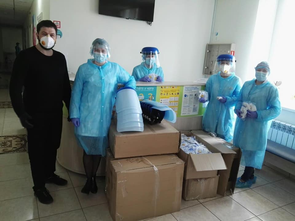 Бізнес та волонтери продовжують допомагати житомирським медикам у боротьбі з коронавірусом