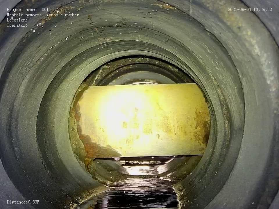 Відтоку води на Покровській заважає газова труба