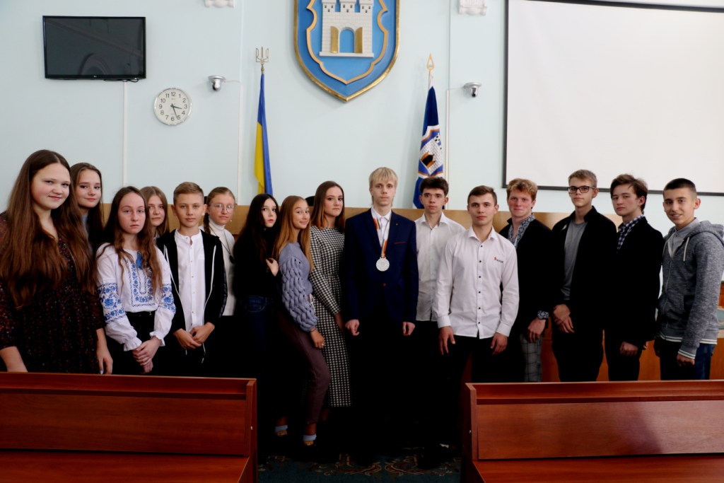 Стипендії міського голови отримали юні інтелектуали, дослідники та лідери