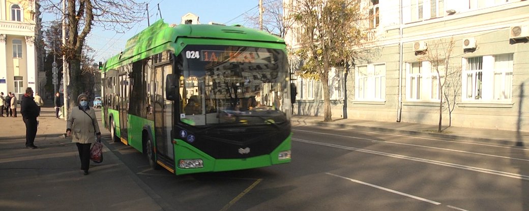 У салонах транспорту в масках, обмеження кількості пасажирів, посилена дезінфекція – заходи безпеки в громадському транспорті