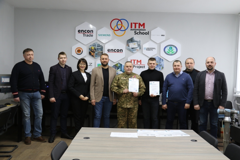 Від військової кар’єри – у сферу ІТ. Перші випускники-учасники АТО/ООС отримали IT- сертифікати