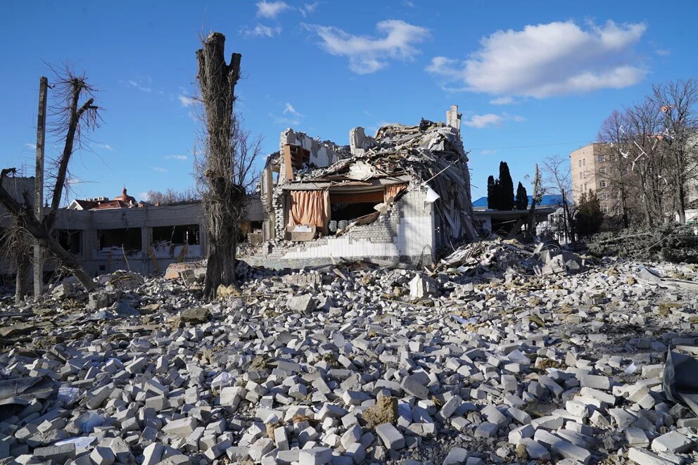 Infobae en Zhitomir: la escuela bombardeada, un tiroteo en la alcaldía y el comienzo de la invasión en el oeste